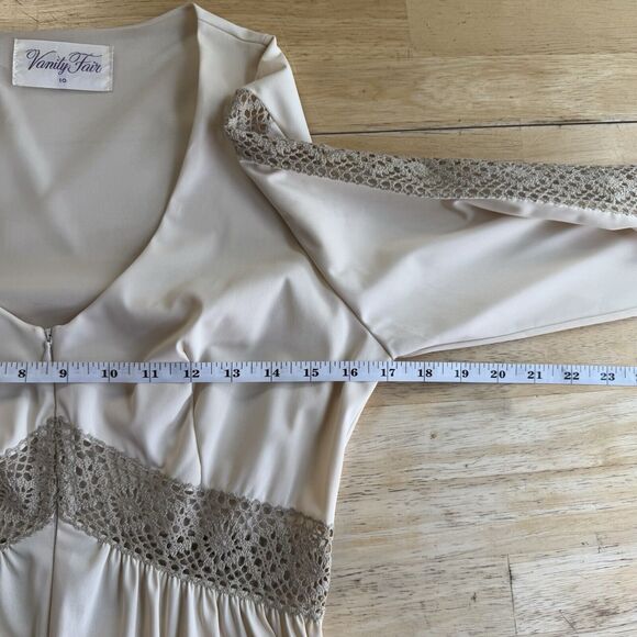 Vanity Fair Vintage Nightgown Boho Fairy Hippie Beige Crochet Trim Maxi Dress 10 - Picture 11 of 16
